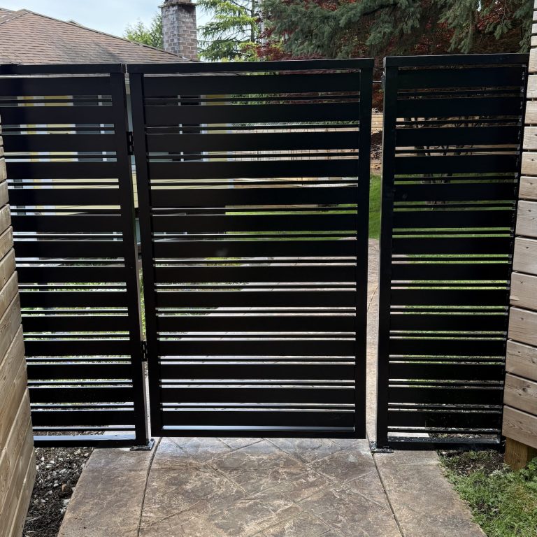 Langley swing gate
