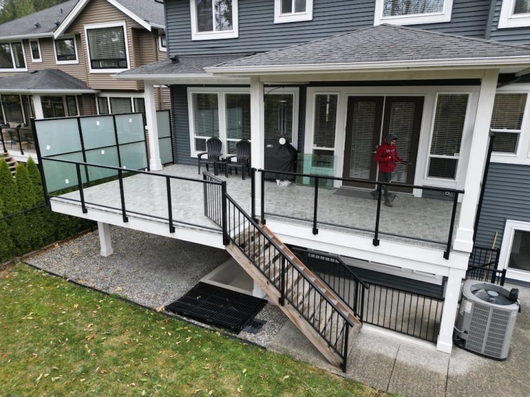 glass and aluminum balcony railing