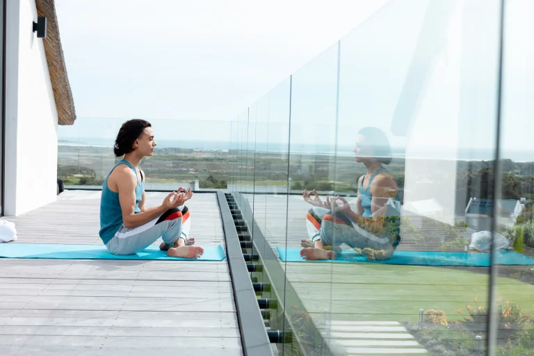 farmless glass railing balcony