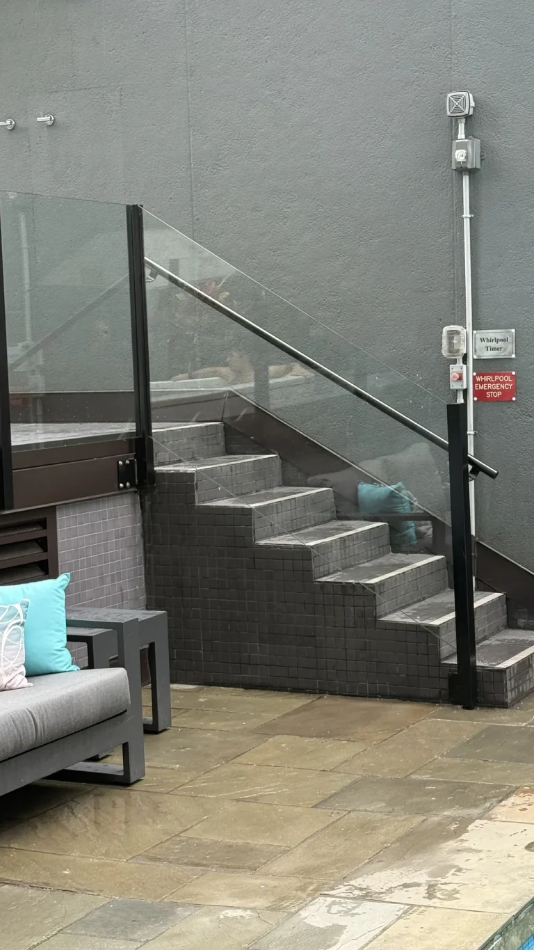 topless-glass-railing-9.webp